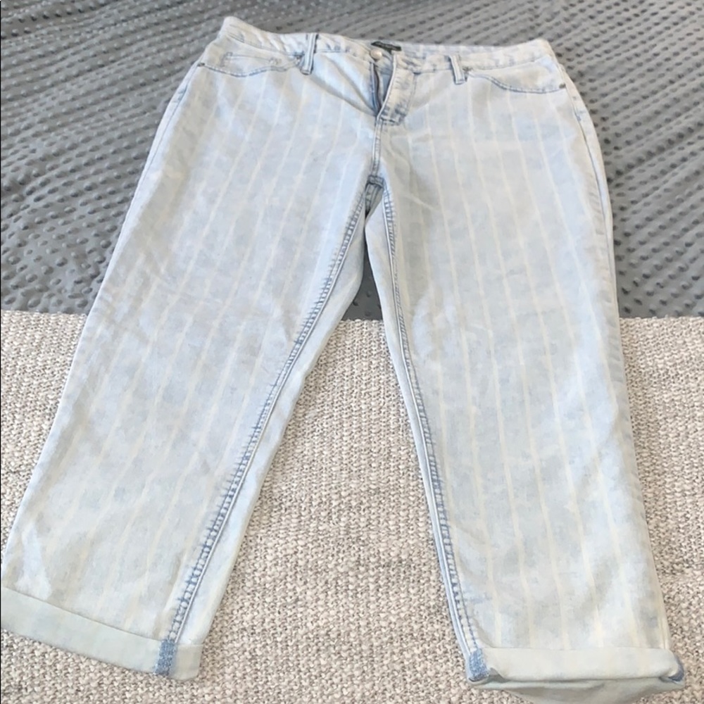 Wild Fable (Target) Light Wash Striped Jeans 💙